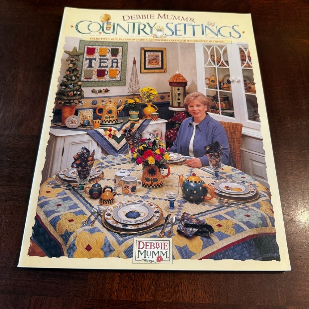 Debbie Mumm's Country Setttings Collection of more than 20 quilts and other Book